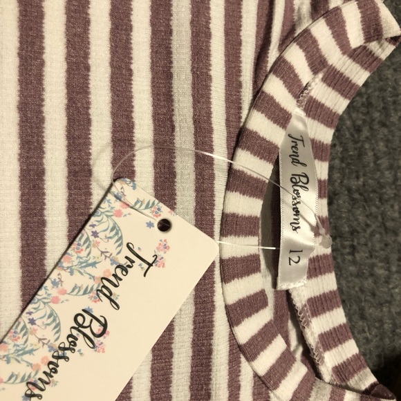 Beautiful Girls size 12 Tunic with flowy bottom mesh panel adornment - Picture 4 of 4